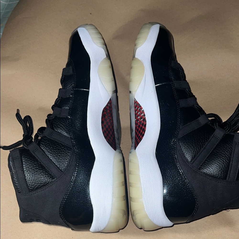 Nike Black and White Athletic Shoes JORDAN 11 RETRO '72-10' - Picture 3 of 6